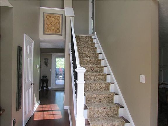 3rd image of 77 Forest Glen Dr