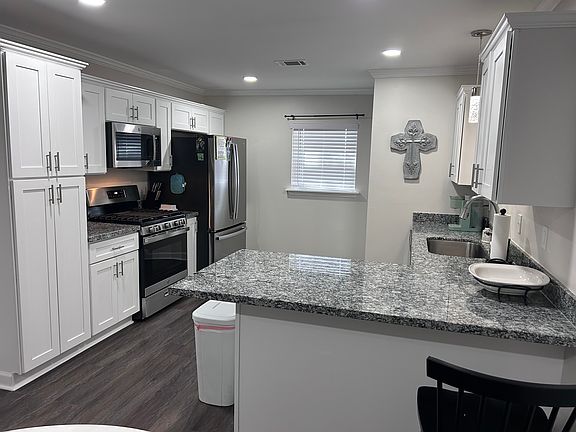 5th image of 302 W Old Pass Rd