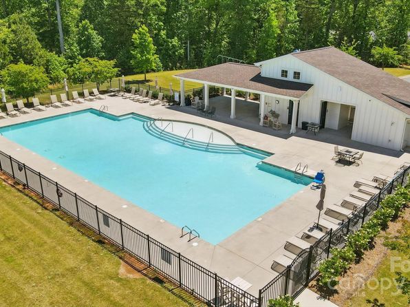 6136 Sandy Point Ln, Belmont, NC 28012