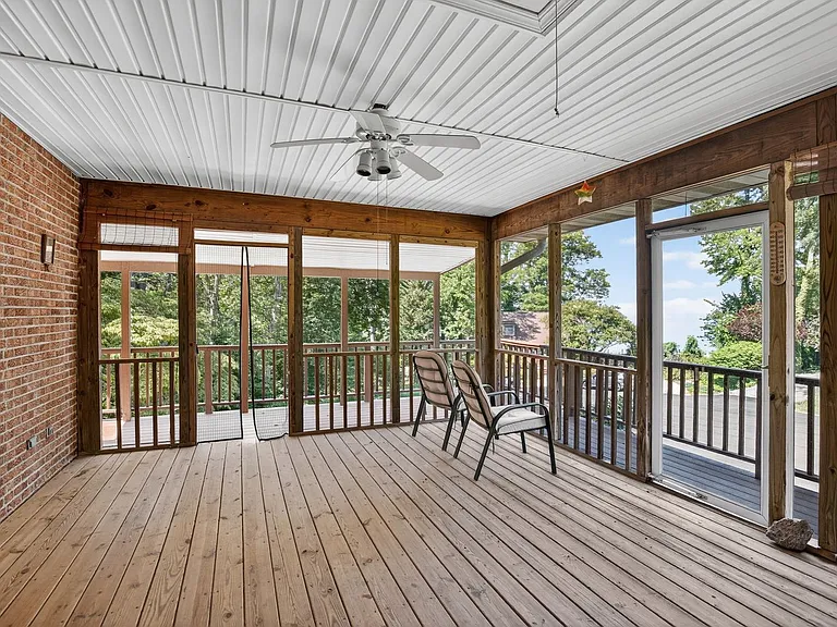 3523 Hilltop Dr — Photo 2