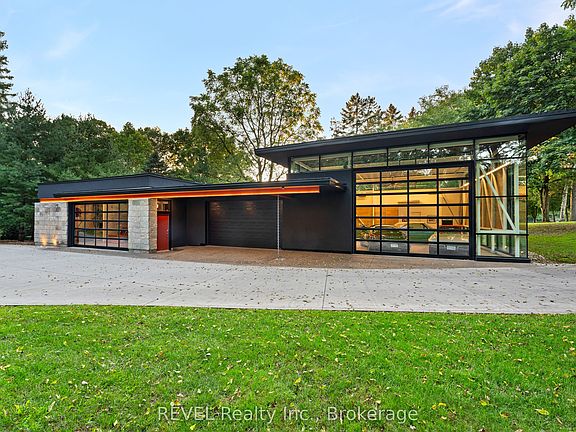 4th image of 250 Canboro Rd