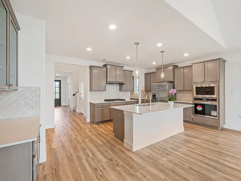 832 Sarasota Shore Dr — Photo 18