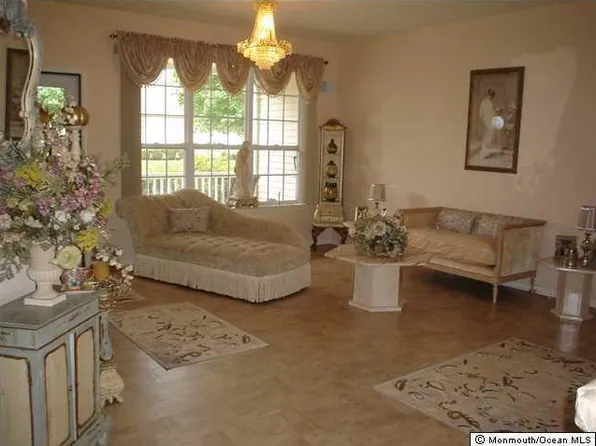 2 Foxwood Rd, Lakewood, NJ 08701