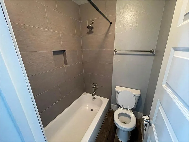 305 E Croslin St #109 — Photo 5