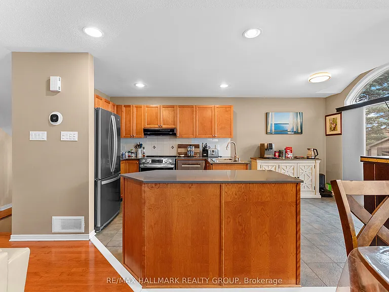 2250 Silverado Cres — Photo 9