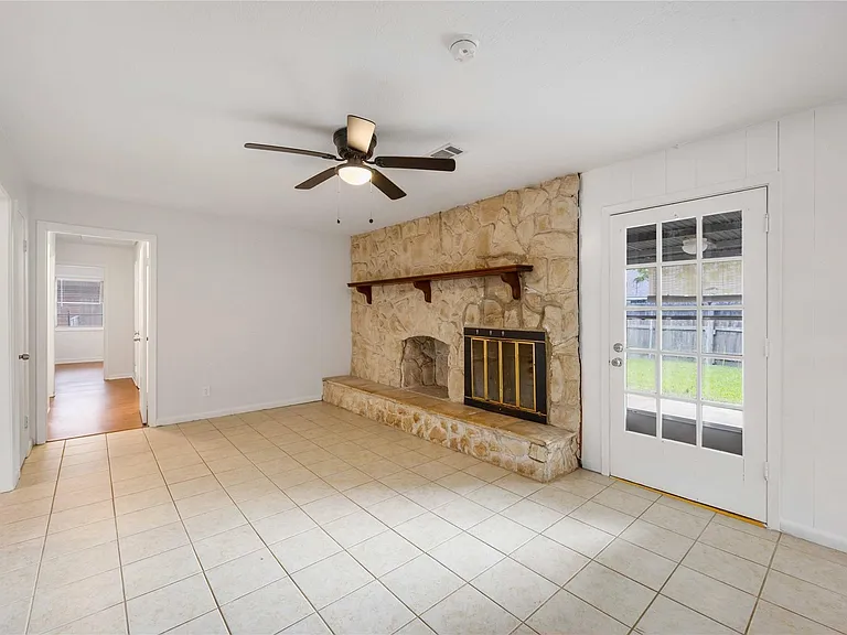 814 Alyse St — Photo 9