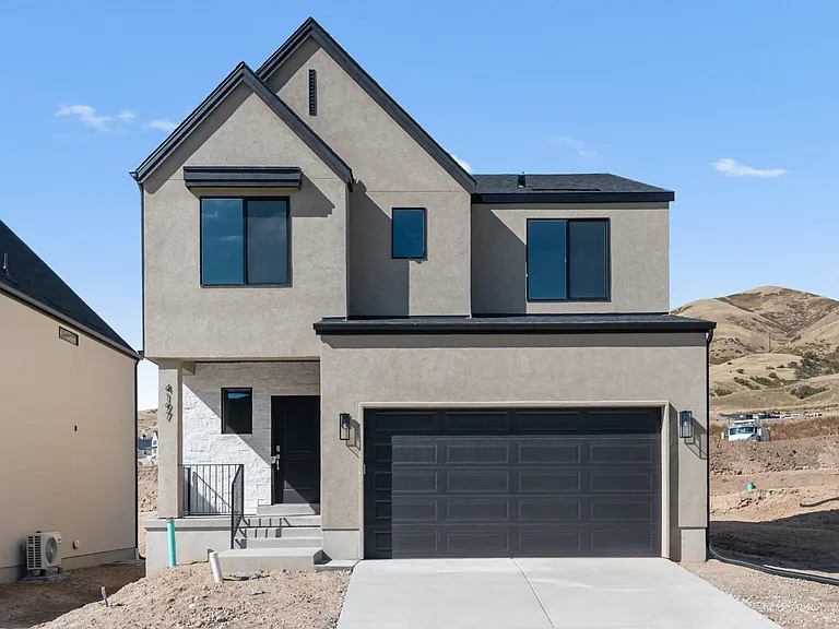614 E Levengrove Dr — Photo 1