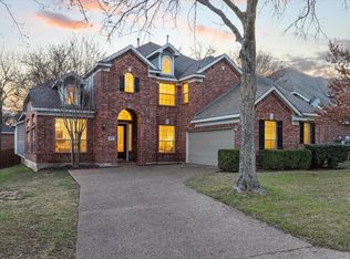 623 Creekwood Ln, Grand Prairie, TX 75052