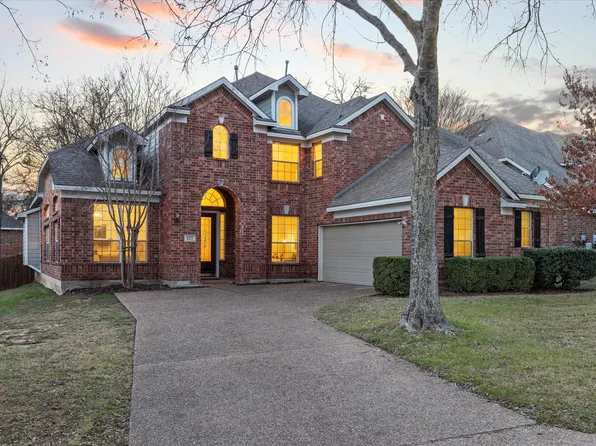 623 Creekwood Ln, Grand Prairie, TX 75052