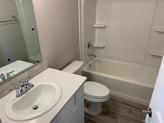 5th image of 13814 Sherman Ave