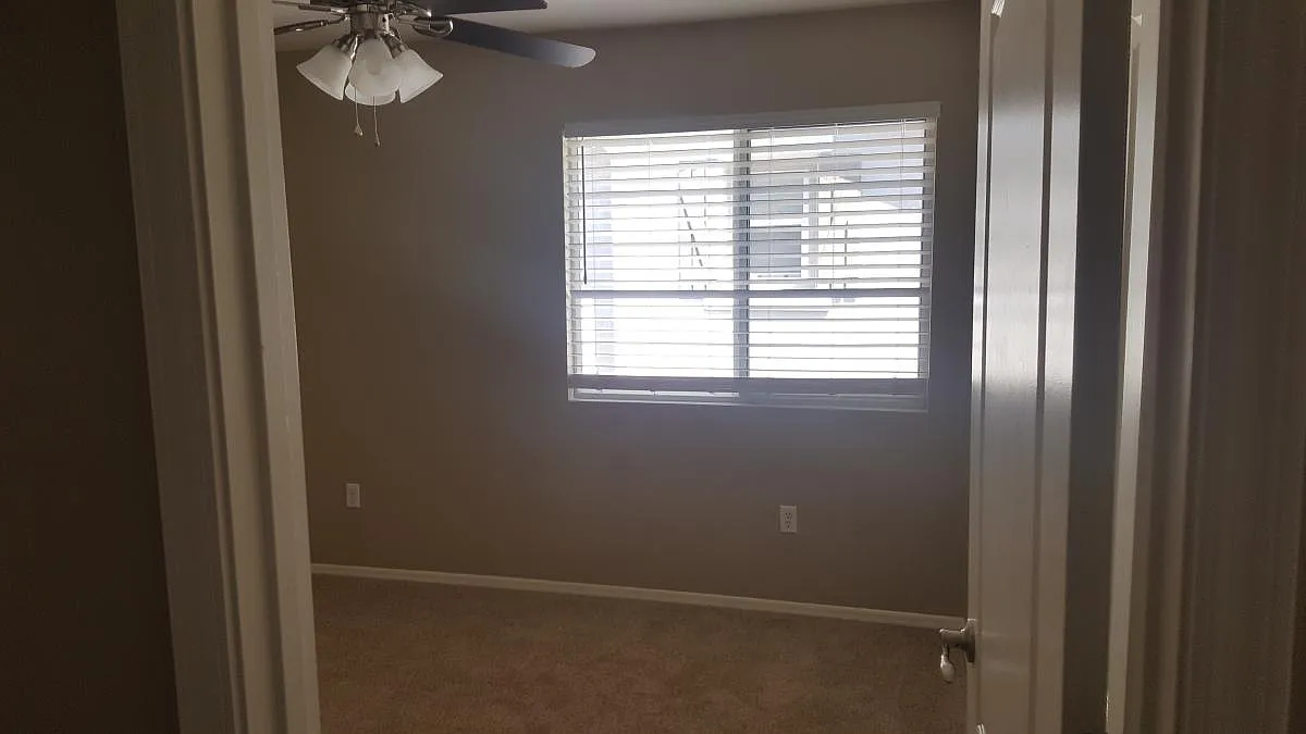 4 bed, 2042 sqft, $2,250 — Photo 4