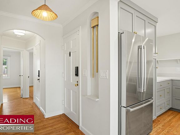 Foyer Entry Hallway to Bedrooms
