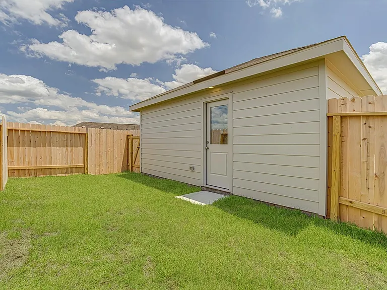 390 Lucia Way — Photo 35