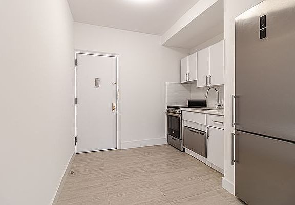 3rd image of 444 W 48th St APT 4E