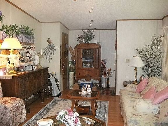 4th image of 712 Lake Larch Dr #303