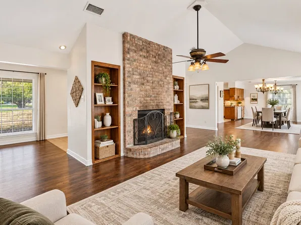 2351 Jenson Ct, Fort Worth, TX 76112