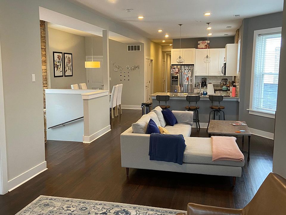 Sunny open concept lay-out with tons of living space