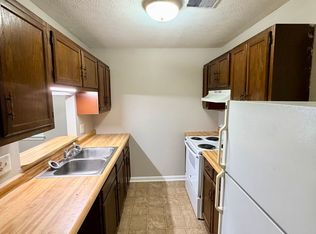 130 Macey Blvd APT 1, Versailles, KY 40383