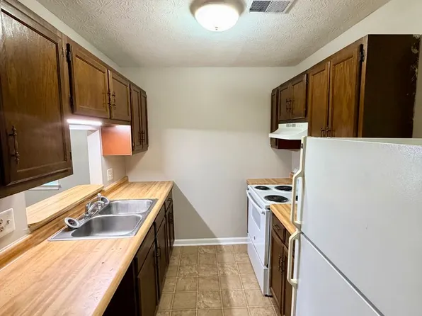 130 Macey Blvd APT 1, Versailles, KY 40383