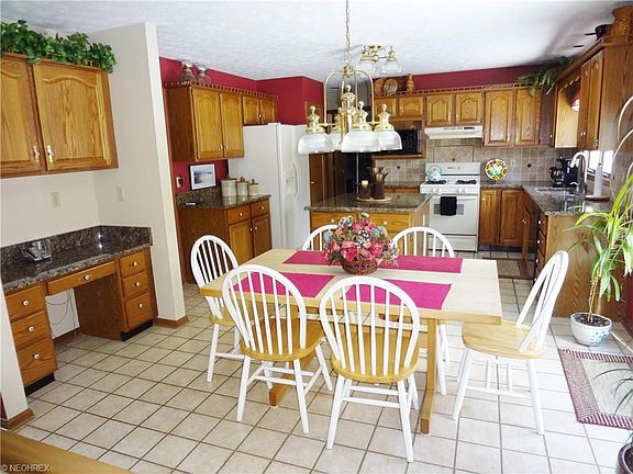 5th image of 7293 Pine Woods Way