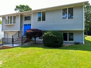 7 Woodhaven Dr, Johnston, RI 02919