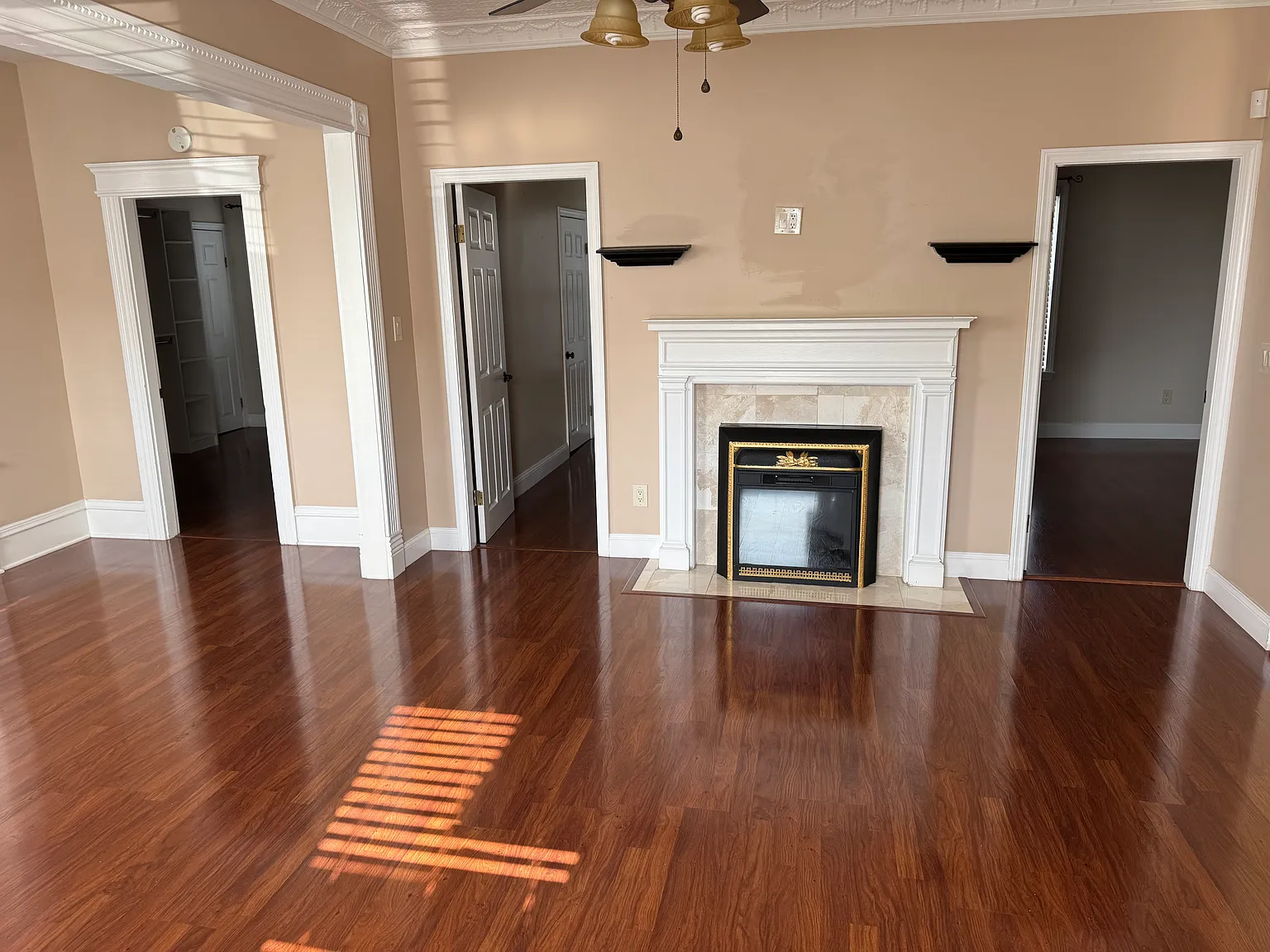 3 bed, 1600 sqft, $2,500 — Photo 3