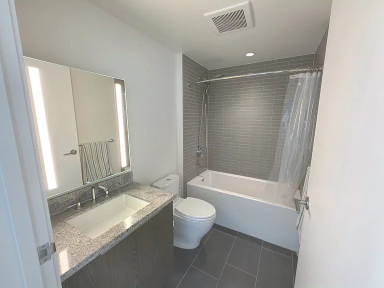 1001 Queen St #1415 — Photo 14
