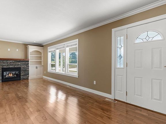 4th image of 45387 Jewel Ave
