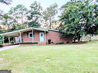 105 Hillcrest Dr, Cochran, GA 31014