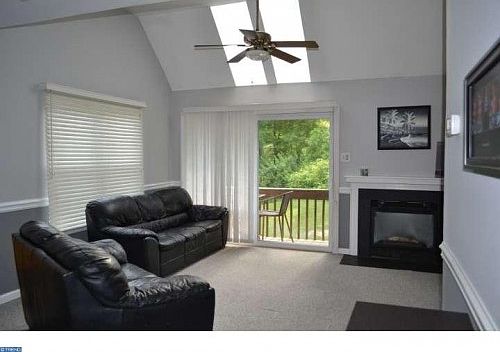 3rd image of 285 Wexford Ct