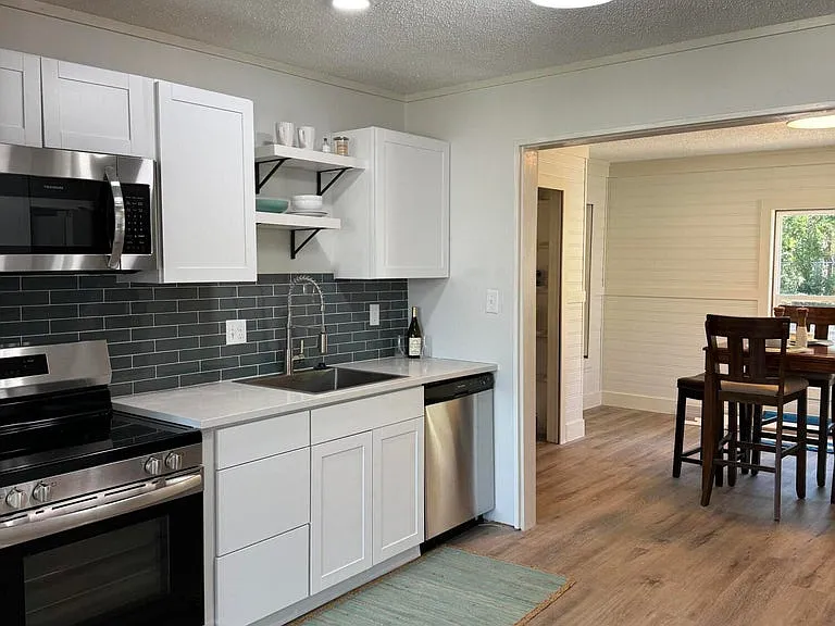 248 Beachview Dr — Photo 8