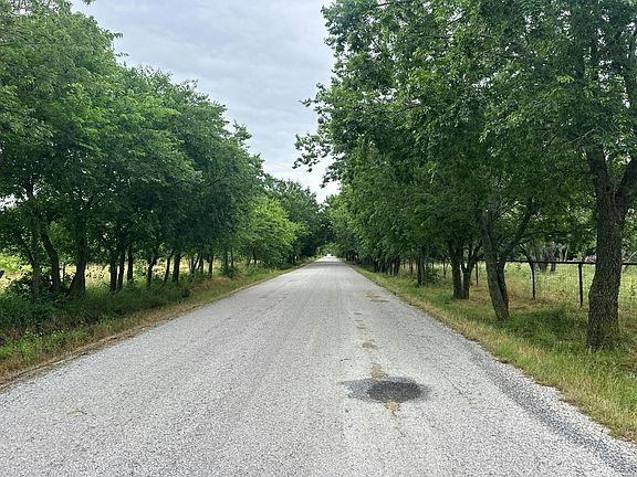 5th image of 744 Reed Ln