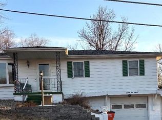 2520 Westminister Ln, Saint Joseph, MO 64503