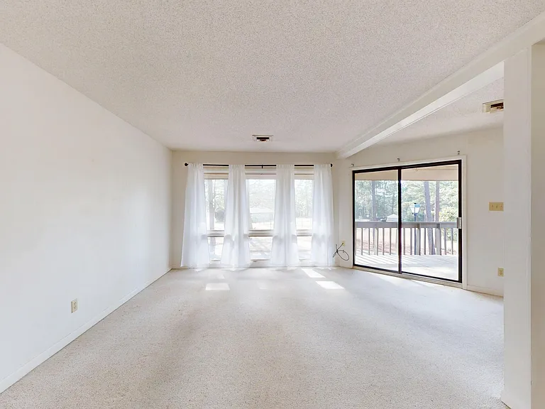 222 Foxkroft Dr — Photo 4