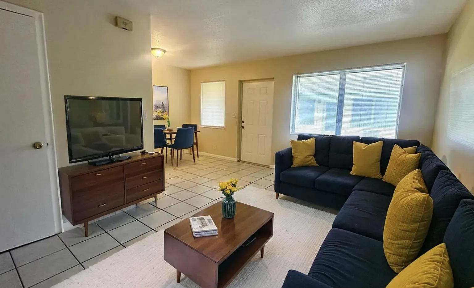 1 bed, 1.0 bath, 650 sqft, $1,350 — Photo 1