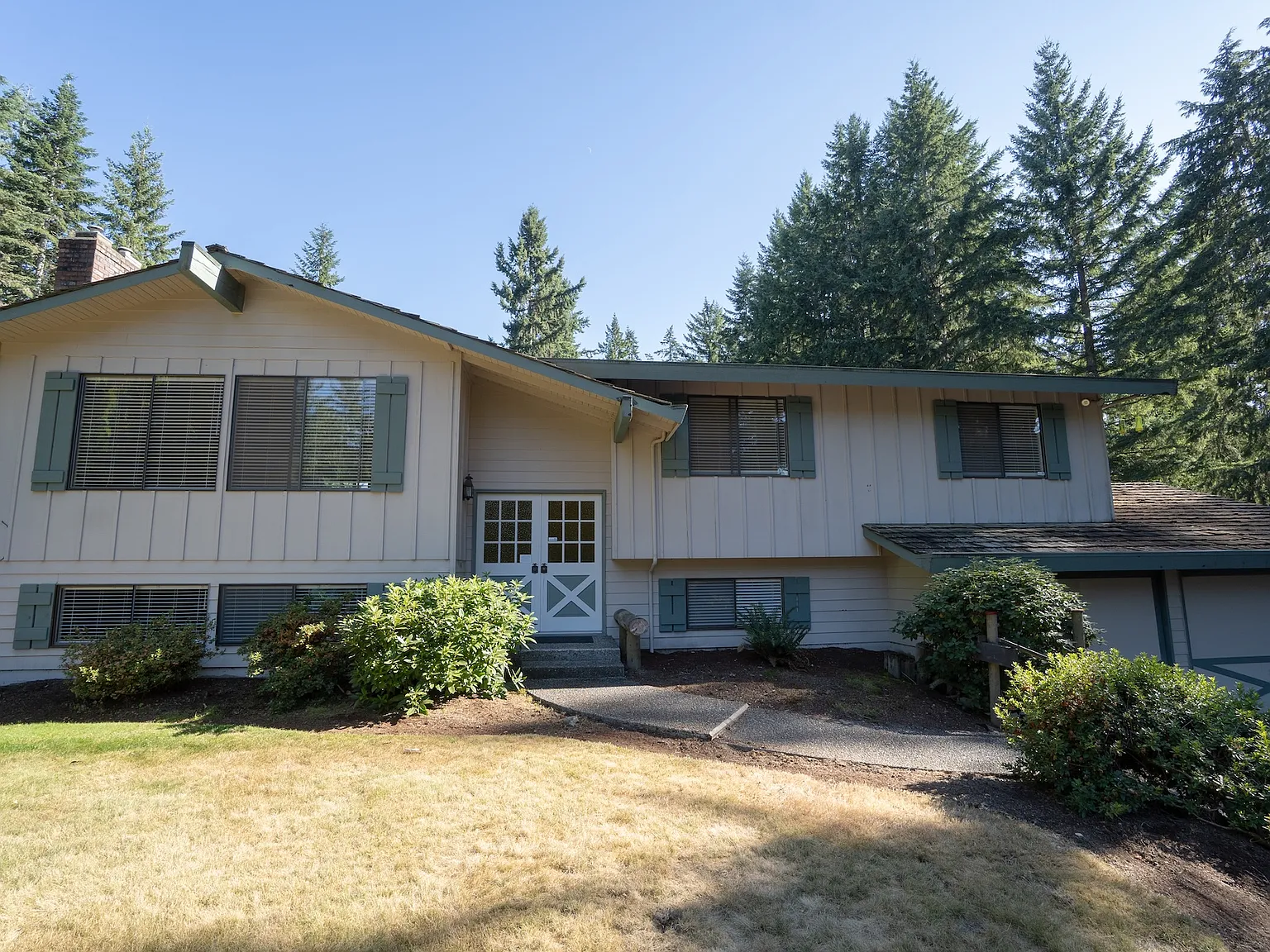 5 bed, 2580 sqft, $4,900 — Photo 2