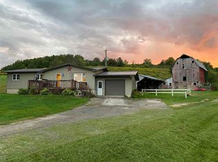 592 Forest Mills Rd, Postville, IA 52162