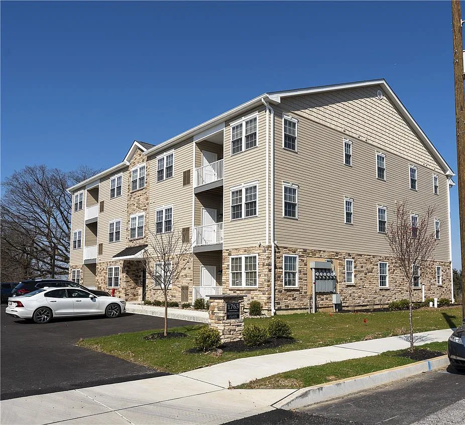 2 bed, 2.0 bath, 1250 sqft, $2,250 — Photo 1