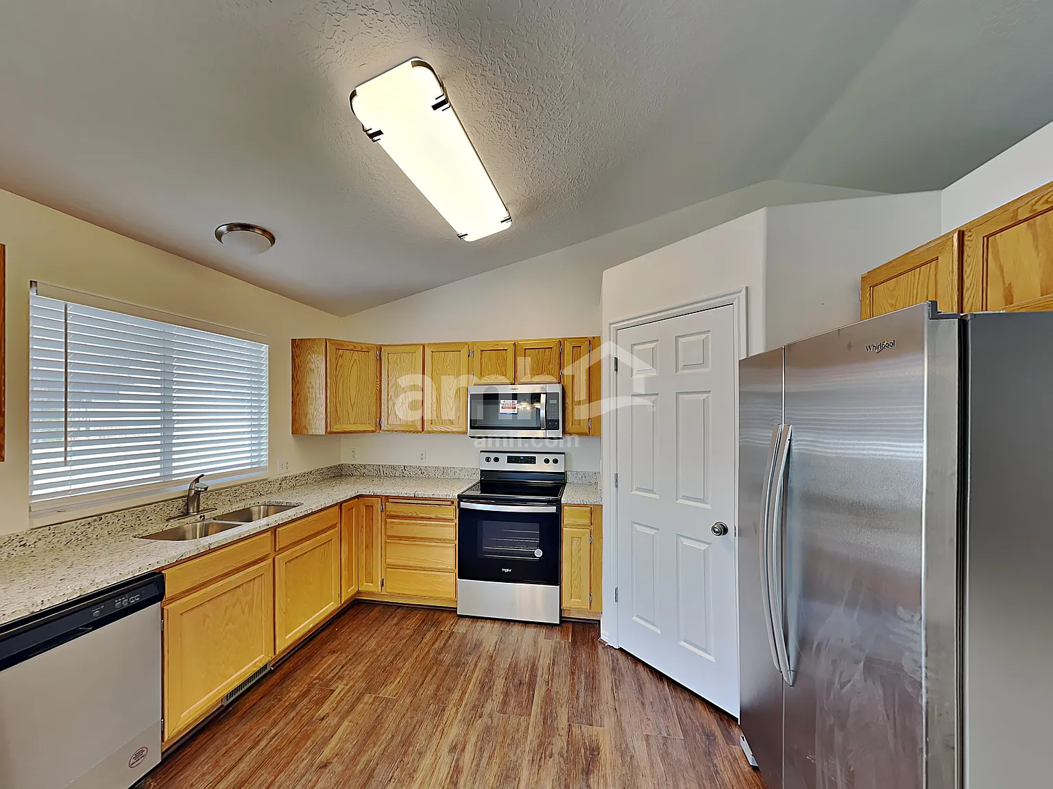 5 bed, 3.0 bath, 2540 sqft, $2,455 — Photo 3