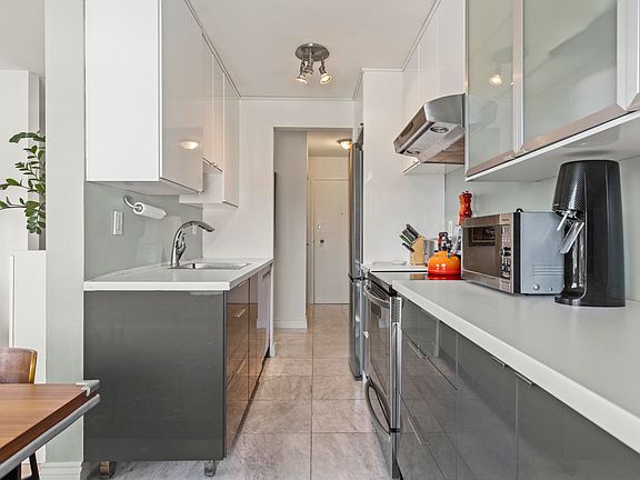 5th image of 2335 York Ave #307