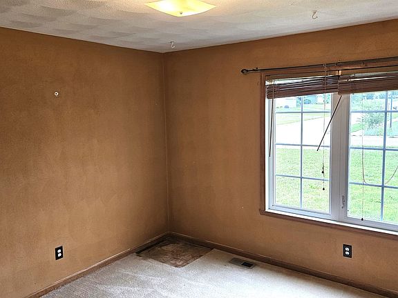 4th image of 7254 Salzbrenner Ln