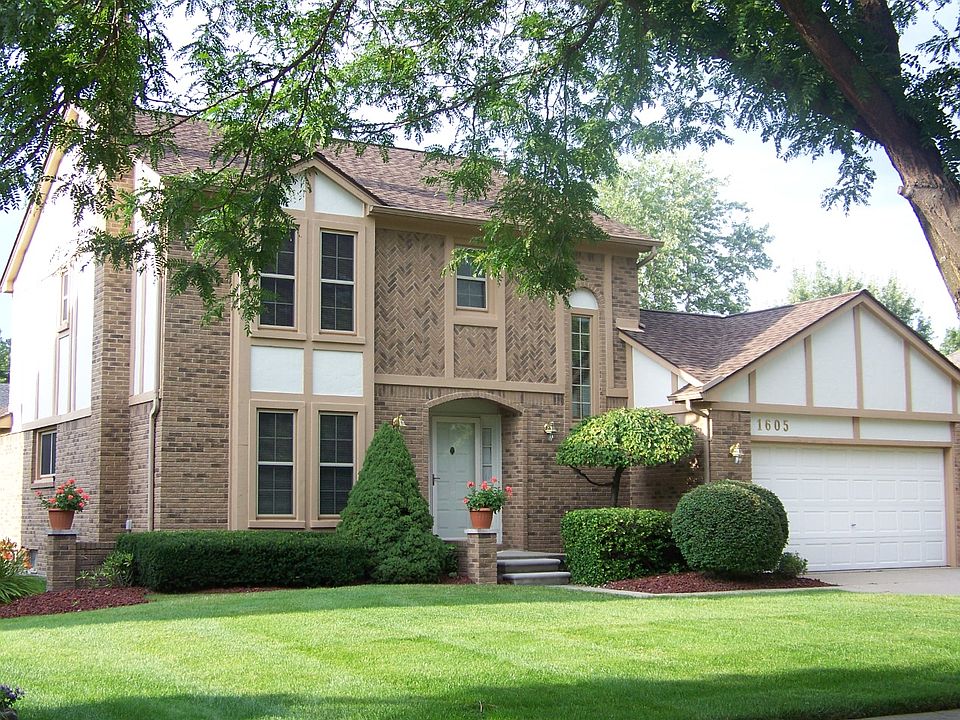1st image of 1605 Bloomingdale Dr