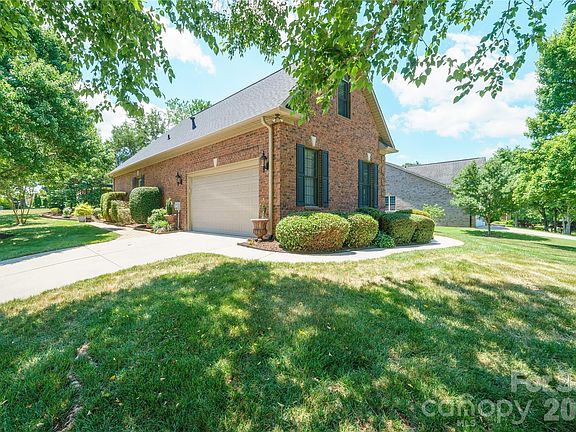 4th image of 314 River Birch Cir