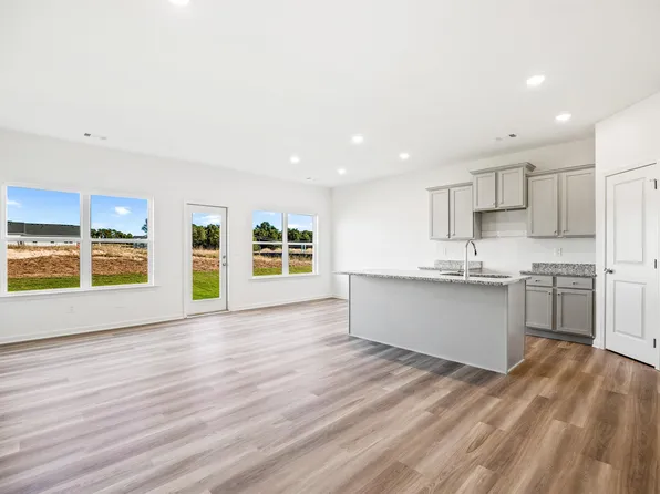 2004 Fall Harvest Dr, Macon, GA 31216