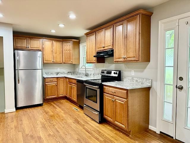Kitchen with New granite countertops