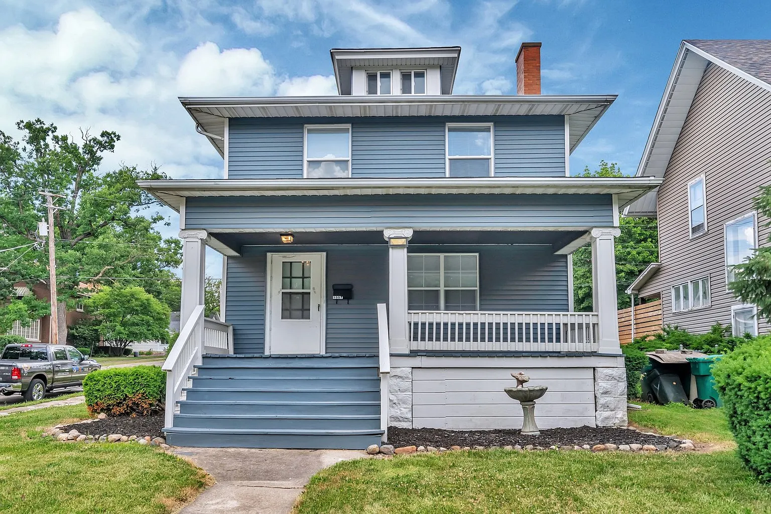 1057 W Park Front St photo 1