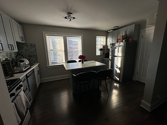 4th image of 5549 N Lincoln Ave #2