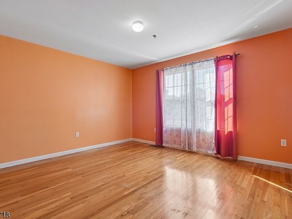 2nd image of 7 44th St