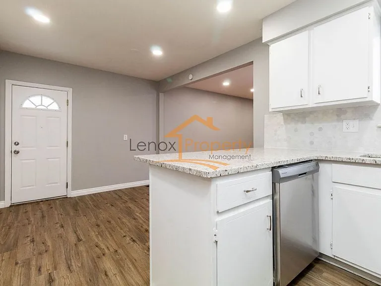9436 Tavistock Dr — Photo 13