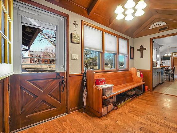 3rd image of 607 N College St